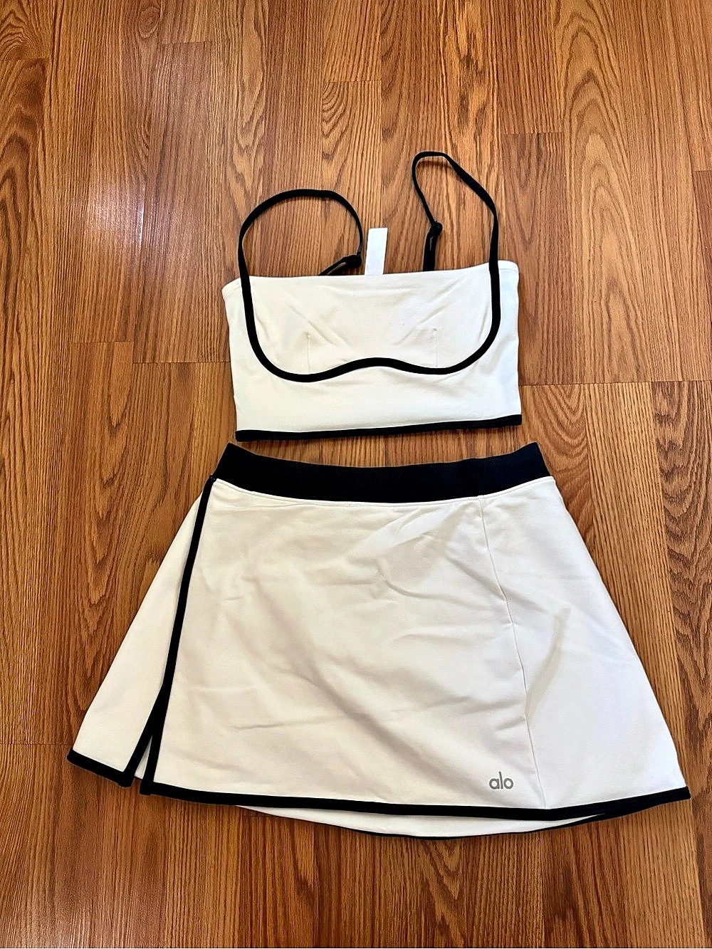 alo Women's White & Black Two-Piece Athletic Set Like New